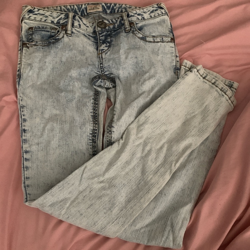 FREE PEOPLE LOW WAISTED ACID WASH DENIM JEANS! SIZE 25”